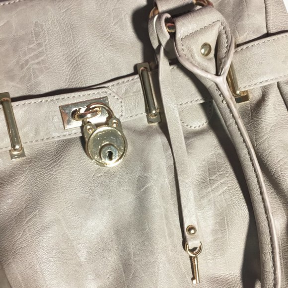 Zeca Fawn-Beige Handbag with Teddy Bear Lock - Picture 5 of 7